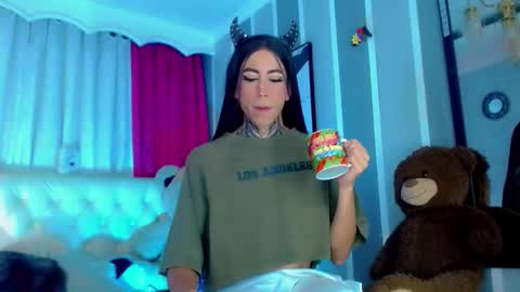 oliviahot01 online show from March 31, 1:51 am