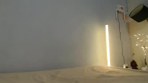 oliviajohnson20 online show from November 19, 2:22 am