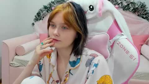 Snapshot of olivialaurens chatting on December 17, 6:52 am OliviaLaurens online show from December 17, 6:52 am