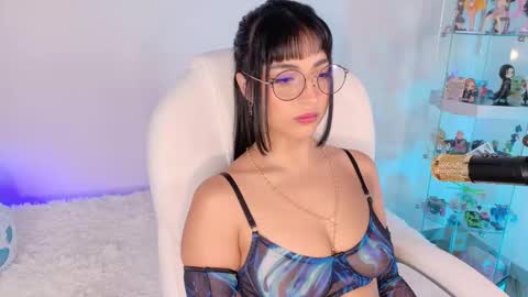 Olivia Mcneill  online show from November 16, 8:14 pm