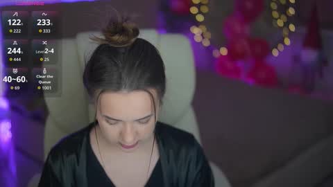 Snapshot of oliviamoore_ chatting on February 17, 6:43 am Olivia online show from February 17, 6:43 am