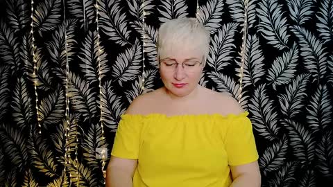 Kelly online show from April 2, 10:24 am