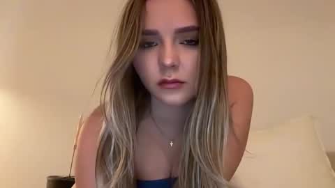 oliviaraee3 online show from March 22, 9:40 pm