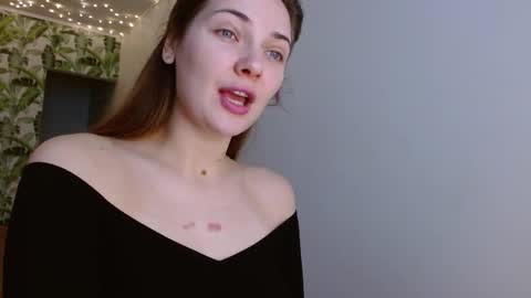 Olivia online show from December 12, 5:52 am