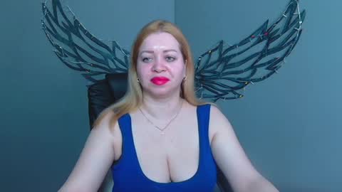 Oliviaverr online show from May 27, 12:35 pm