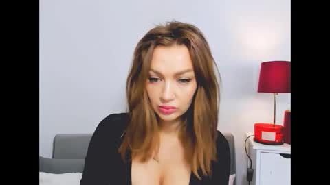 OliviaWomen online show from December 22, 6:06 am