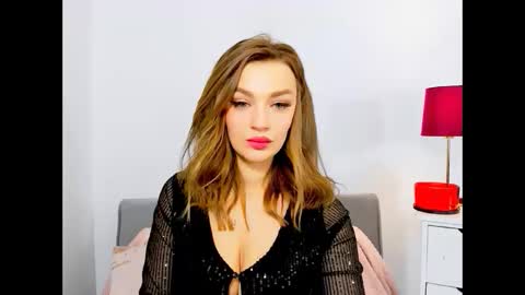 OliviaWomen online show from January 8, 4:11 pm