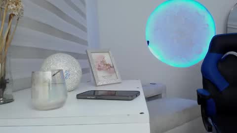 oliviia_cute online show from October 23, 5:07 am