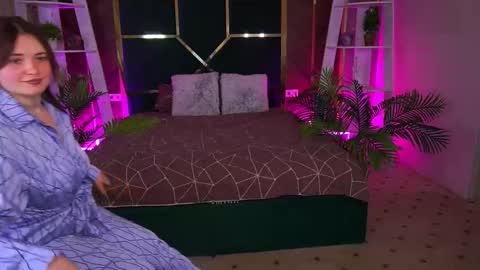 oliviia_rose online show from December 14, 8:13 pm