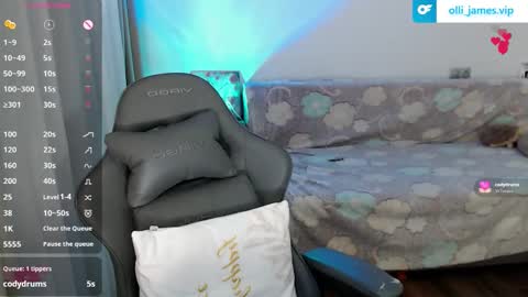 Snapshot of ollie_jamess chatting on March 4, 9:43 pm ollie_jamess online show from March 4, 9:43 pm