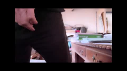 Snapshot of oman19811 chatting on December 18, 11:24 am oman19811 online show from December 18, 11:24 am