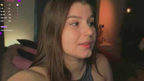 Leila and Thomas online show from March 1, 6:43 pm