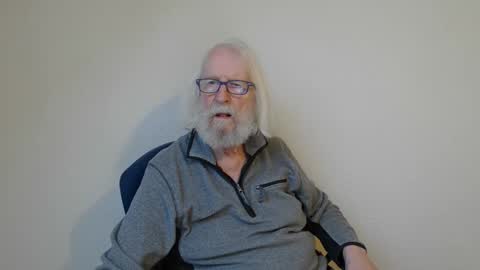 Snapshot of onanister chatting on January 2, 7:55 am Somewhere over the rainbow online show from January 2, 7:55 am