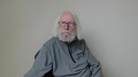 Snapshot of onanister chatting on January 2, 1:08 pm Somewhere over the rainbow online show from January 2, 1:08 pm