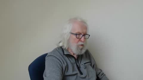 Snapshot of onanister chatting on January 3, 8:21 am Somewhere over the rainbow online show from January 3, 8:21 am