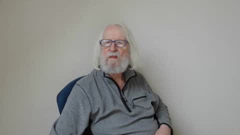 Snapshot of onanister chatting on January 4, 8:06 am Somewhere over the rainbow online show from January 4, 8:06 am