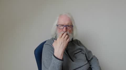 Snapshot of onanister chatting on January 4, 2:56 pm Somewhere over the rainbow online show from January 4, 2:56 pm