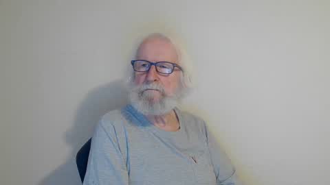 Snapshot of onanister chatting on January 6, 3:40 pm Somewhere over the rainbow online show from January 6, 3:40 pm