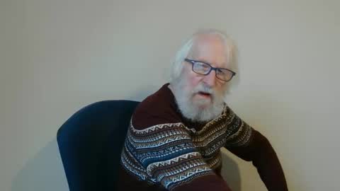 Snapshot of onanister chatting on February 4, 8:13 am Somewhere over the rainbow online show from February 4, 8:13 am