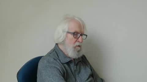 Snapshot of onanister chatting on February 7, 8:22 am Somewhere over the rainbow online show from February 7, 8:22 am