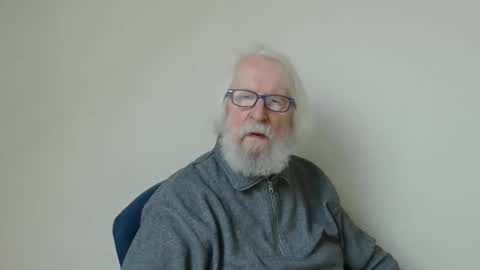 Snapshot of onanister chatting on February 9, 7:49 am Somewhere over the rainbow online show from February 9, 7:49 am