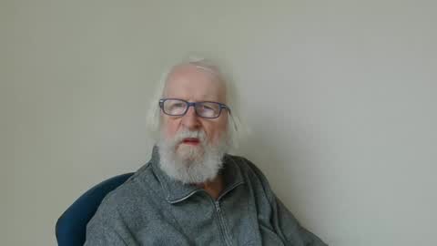 Snapshot of onanister chatting on February 11, 7:54 am Somewhere over the rainbow online show from February 11, 7:54 am