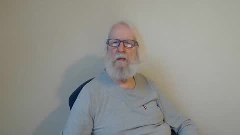 Snapshot of onanister chatting on February 14, 7:28 am Somewhere over the rainbow online show from February 14, 7:28 am