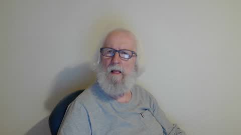 Snapshot of onanister chatting on February 18, 9:20 pm Somewhere over the rainbow online show from February 18, 9:20 pm