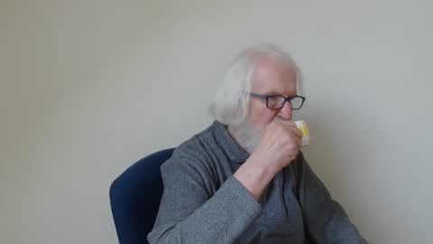 Snapshot of onanister chatting on February 21, 1:22 pm Somewhere over the rainbow online show from February 21, 1:22 pm