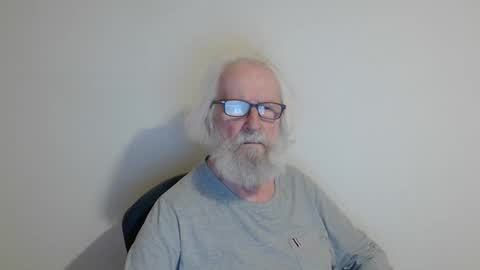 Snapshot of onanister chatting on February 22, 9:37 pm Somewhere over the rainbow online show from February 22, 9:37 pm