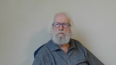 Snapshot of onanister chatting on February 23, 8:06 am Somewhere over the rainbow online show from February 23, 8:06 am