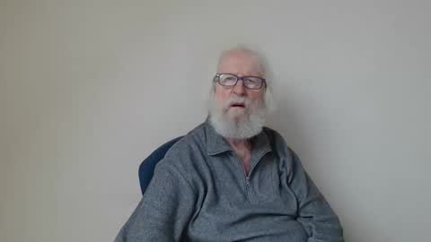 Snapshot of onanister chatting on February 25, 8:25 am Somewhere over the rainbow online show from February 25, 8:25 am