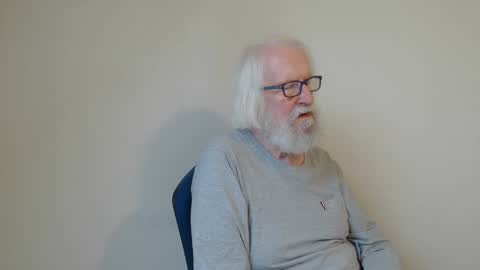 Snapshot of onanister chatting on February 26, 7:42 am Somewhere over the rainbow online show from February 26, 7:42 am