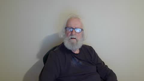 Snapshot of onanister chatting on February 28, 9:23 pm Somewhere over the rainbow online show from February 28, 9:23 pm