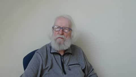 Snapshot of onanister chatting on March 5, 7:49 am Somewhere over the rainbow online show from March 5, 7:49 am