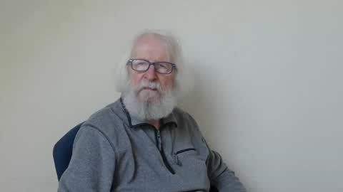 Snapshot of onanister chatting on March 6, 7:47 am Somewhere over the rainbow online show from March 6, 7:47 am