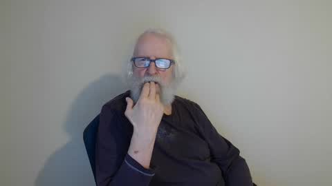 Snapshot of onanister chatting on March 10, 6:16 am Somewhere over the rainbow online show from March 10, 6:16 am