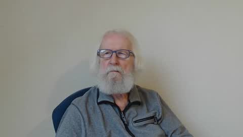 Snapshot of onanister chatting on March 12, 8:08 am Somewhere over the rainbow online show from March 12, 8:08 am