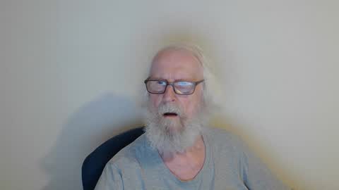 Snapshot of onanister chatting on September 12, 8:09 pm Somewhere over the rainbow online show from September 12, 8:09 pm