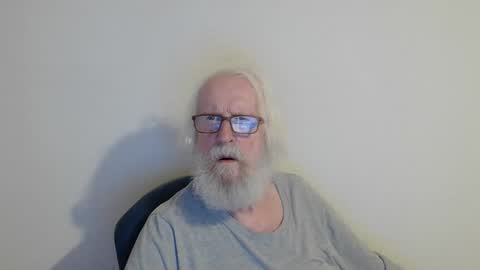 Snapshot of onanister chatting on September 13, 8:08 pm Somewhere over the rainbow online show from September 13, 8:08 pm