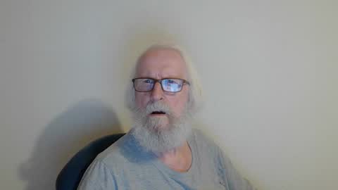 Snapshot of onanister chatting on September 14, 9:03 pm Somewhere over the rainbow online show from September 14, 9:03 pm