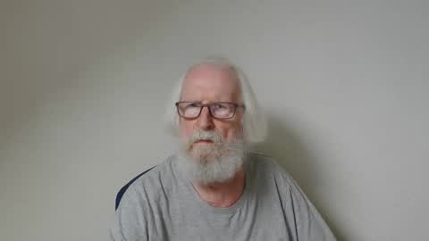 Snapshot of onanister chatting on September 17, 1:57 pm Somewhere over the rainbow online show from September 17, 1:57 pm