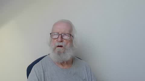 Snapshot of onanister chatting on September 18, 7:21 am Somewhere over the rainbow online show from September 18, 7:21 am