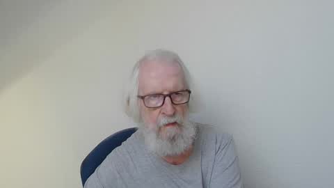 Snapshot of onanister chatting on September 19, 7:32 am Somewhere over the rainbow online show from September 19, 7:32 am