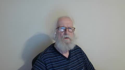 Snapshot of onanister chatting on September 24, 7:50 pm Somewhere over the rainbow online show from September 24, 7:50 pm