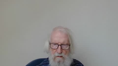 Snapshot of onanister chatting on October 1, 7:36 am Somewhere over the rainbow online show from October 1, 7:36 am