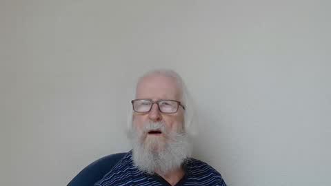 Snapshot of onanister chatting on October 6, 6:55 am Somewhere over the rainbow online show from October 6, 6:55 am