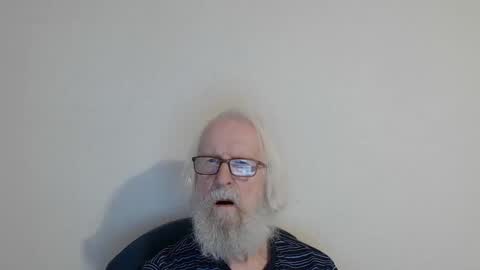 Snapshot of onanister chatting on October 7, 5:26 am Somewhere over the rainbow online show from October 7, 5:26 am