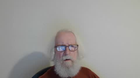 Snapshot of onanister chatting on October 9, 8:40 pm Somewhere over the rainbow online show from October 9, 8:40 pm