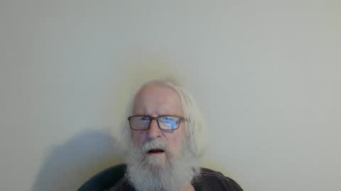 Snapshot of onanister chatting on October 22, 8:08 pm Somewhere over the rainbow online show from October 22, 8:08 pm